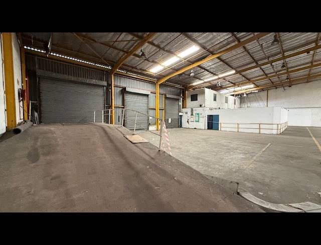 1,943M² WAREHOUSE TO LET IN SPRINGFIELD PARK